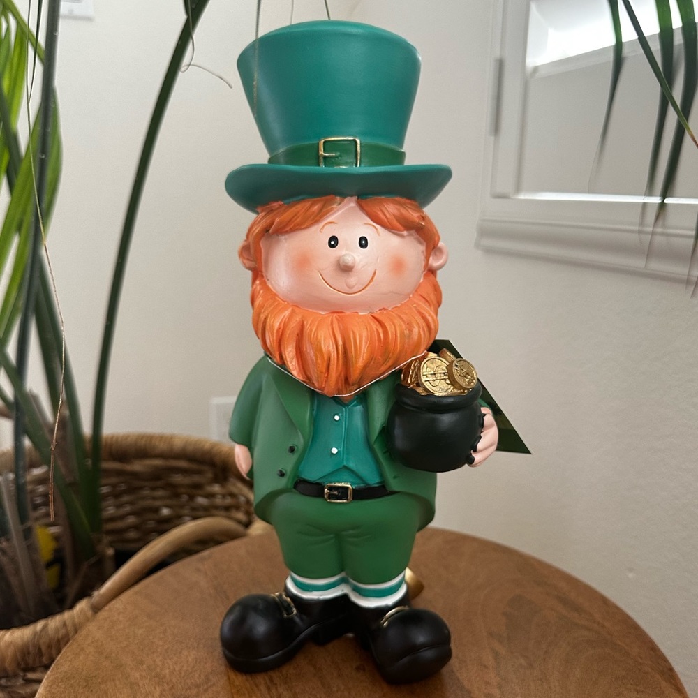 St Patricks day figurine man leprechaun table top decoration